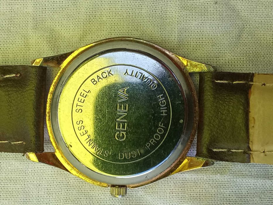 Diversos Relógios Antigos: Peças Únicas e Elegantes