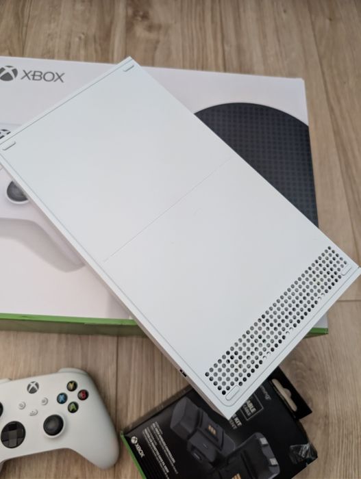 Xbox series s 512 GB +  akumulatory PDP Xbox Series/One Play and Char