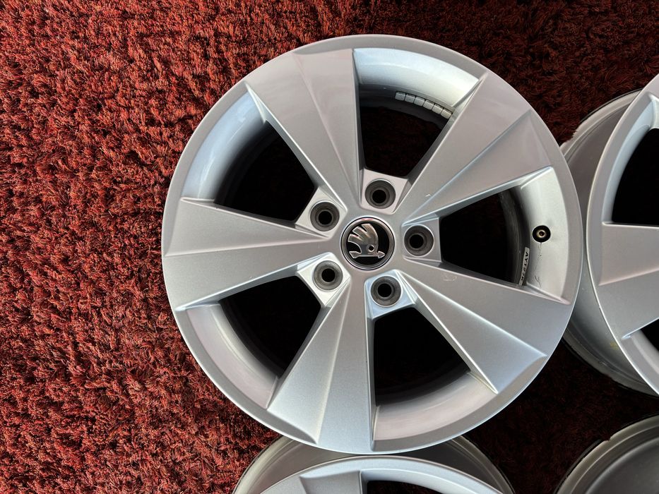 Original Skoda Octavia Karoq Super b R16 5x112