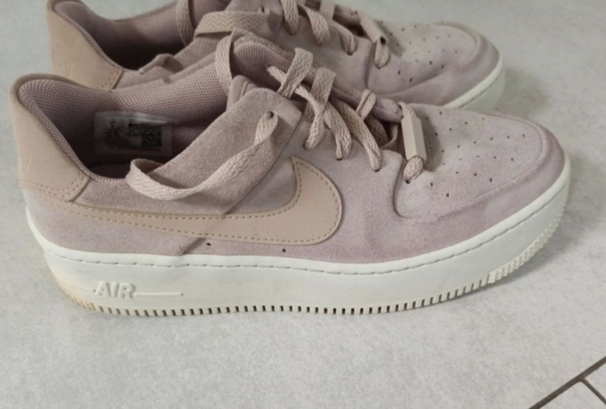 Buty damskie różowe zamszowe NIKE Air Force 1 Sage Low R. 40,5 26cm