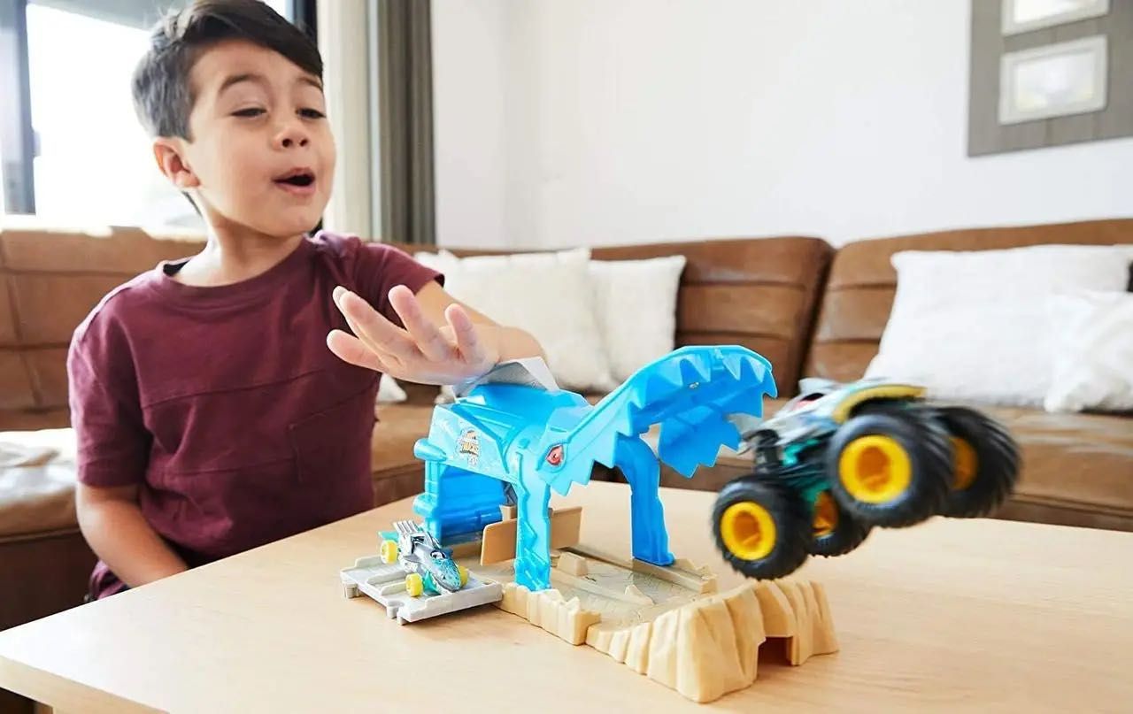 Hot Wheels Пусковий гараж Акула Monster Truck Pit & Launch Shark Wreak