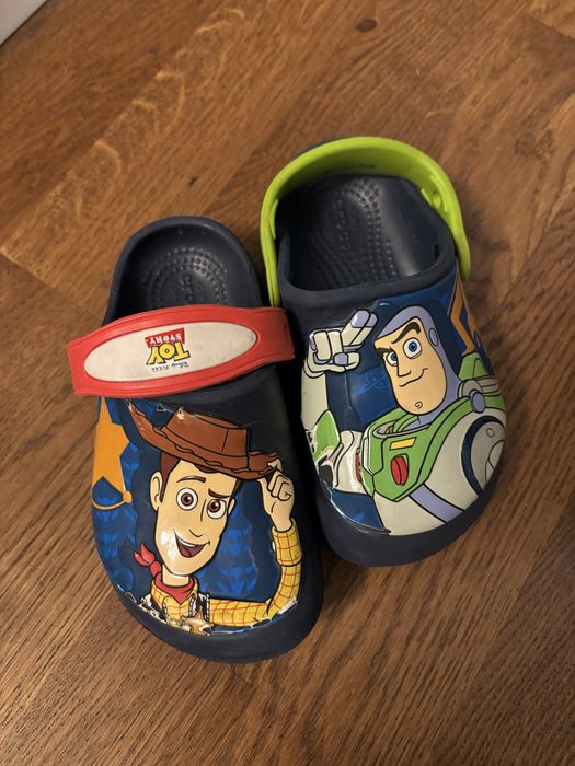 Klapki Crocs Toy story C9