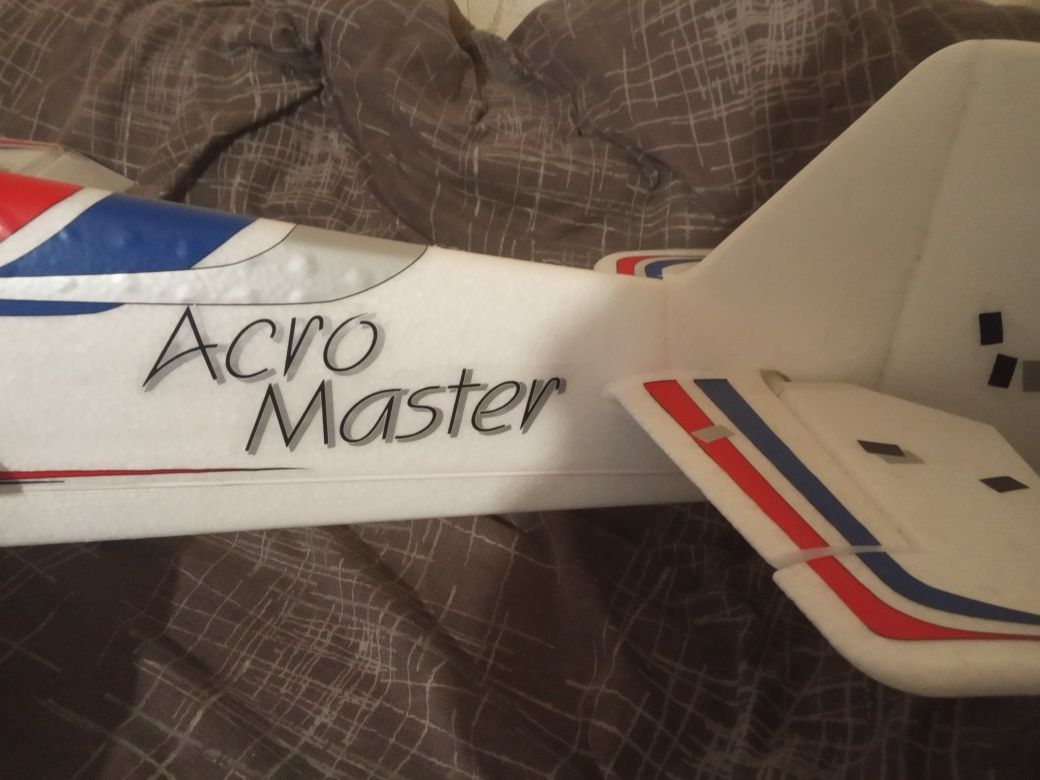Продам самолёт фирмы Miltiplex Acro Master новый
