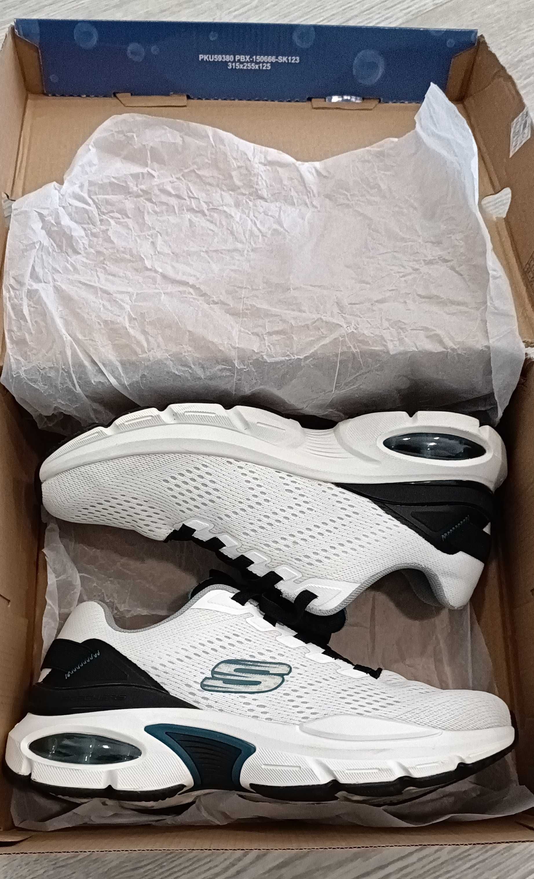 Tênis Skechers brancos 42