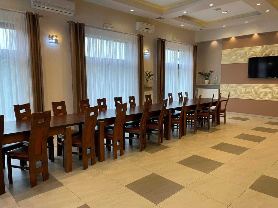Sprzedam stoły i krzesła do restauracji
