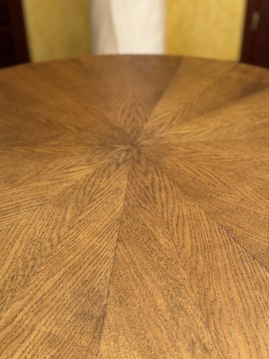 Круглий дубовий стіл (обідній для 4-х осіб)