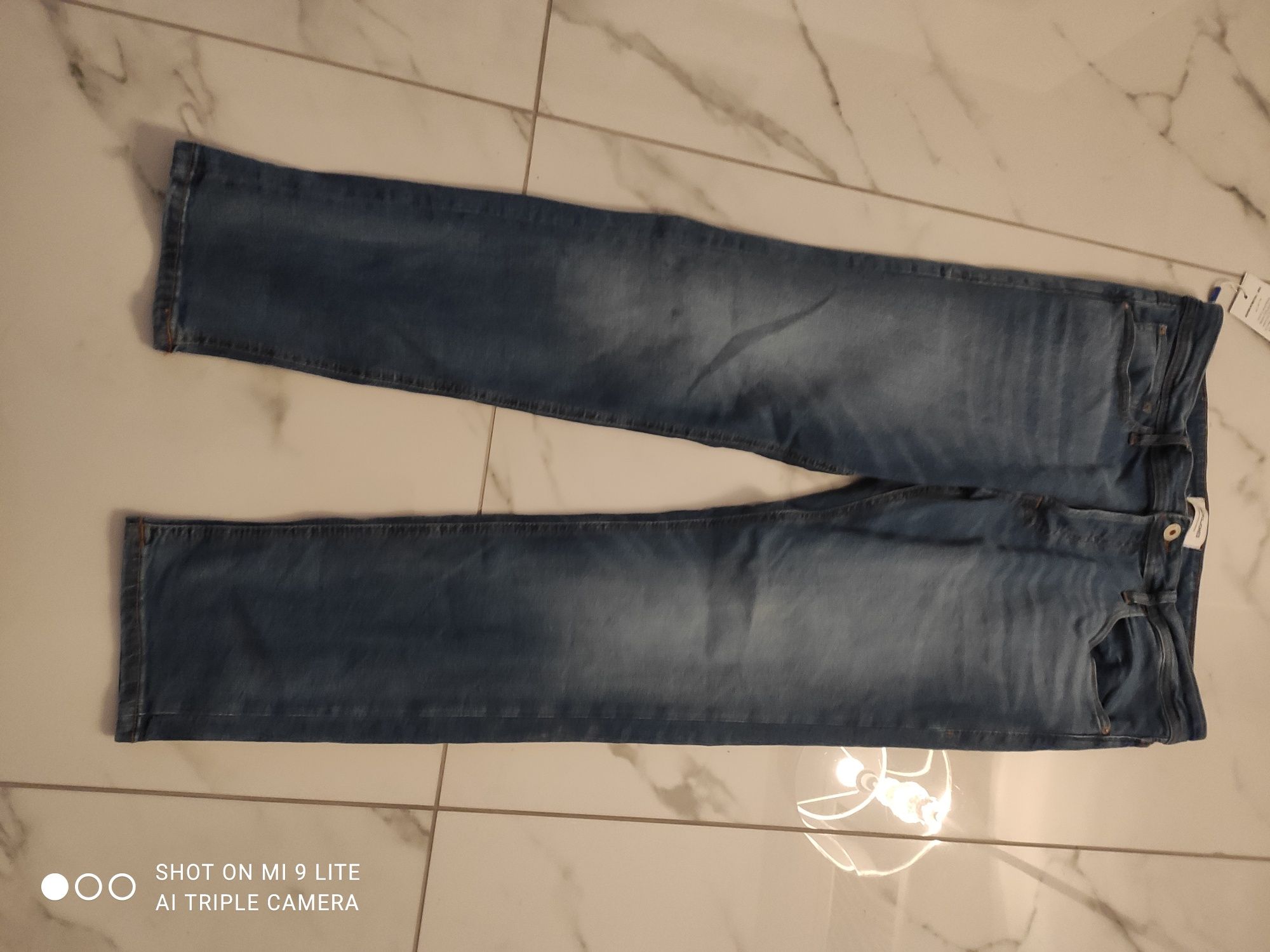 Spodnie jeans 34