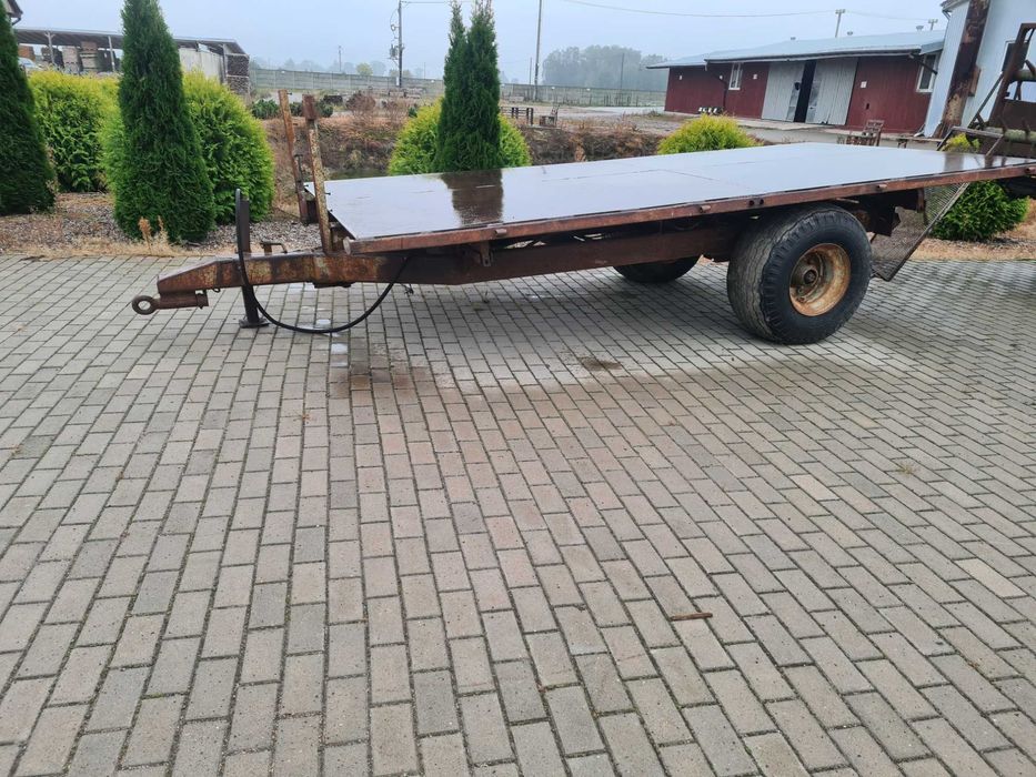 Przyczepa wywrotka jednoosiowa i rozrzutnik