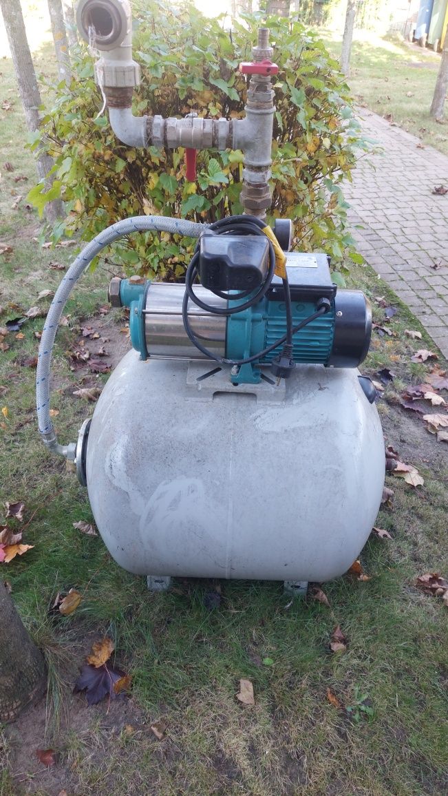 Pompa hydroforowa MHI 1300 ze  zbiornikiem.