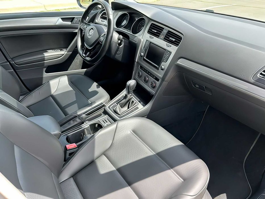 Volkswagen Golf      2016