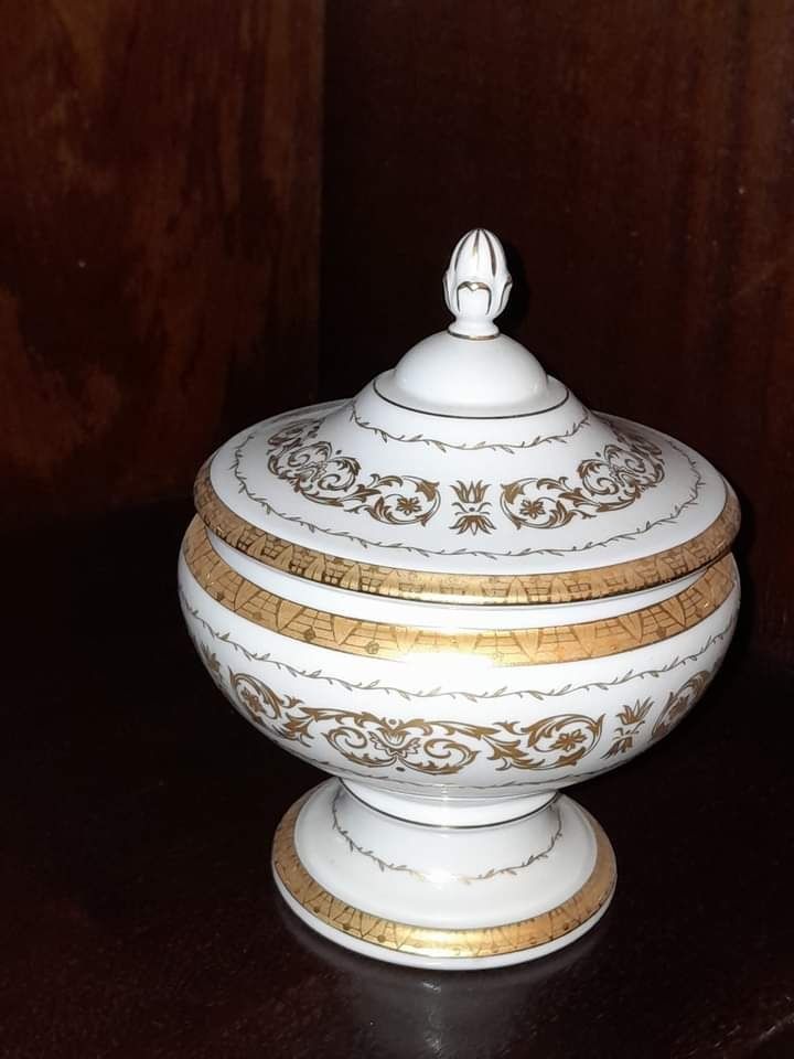 Pote e bomboneira vintage em porcelana da Porart