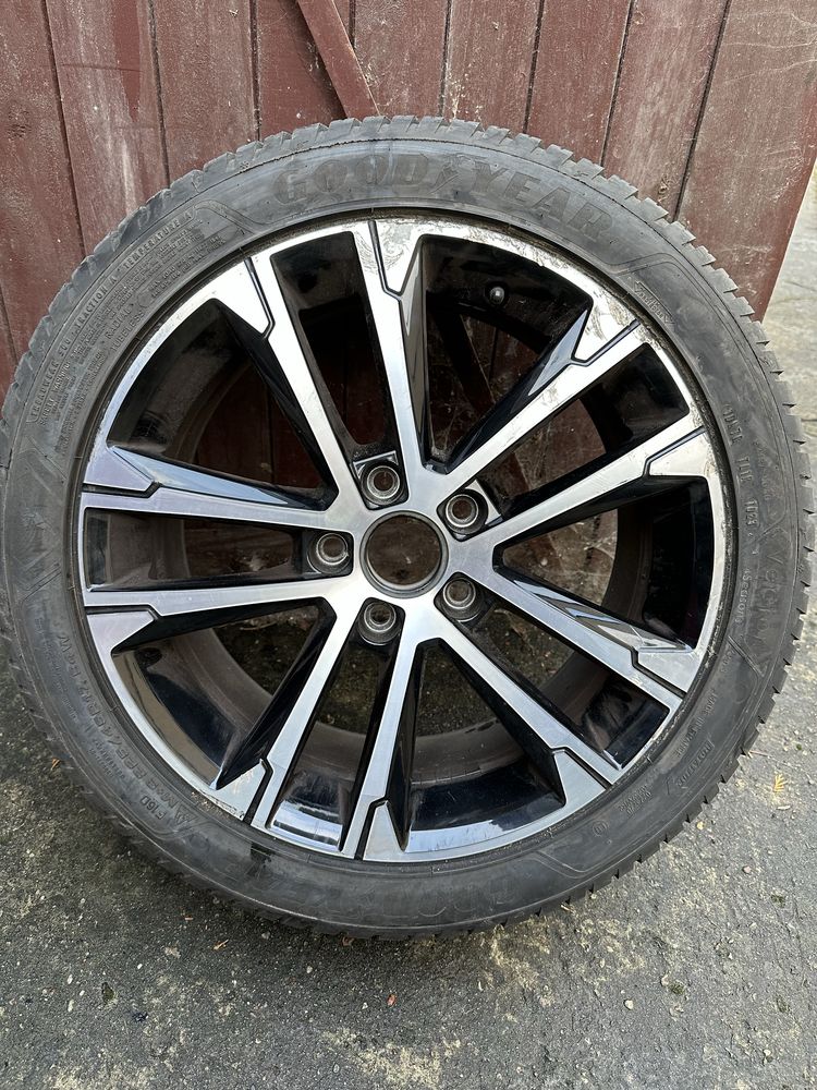 VW Golf 7 VII felga 7jx17H2 ET49 OEM 225/45/17 Goodyear Vector zima