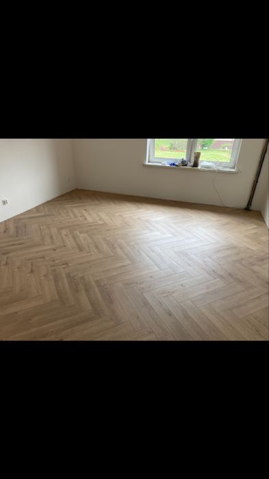 Montaż jodelki, paneli podlogowych , listew przypodlogowych.