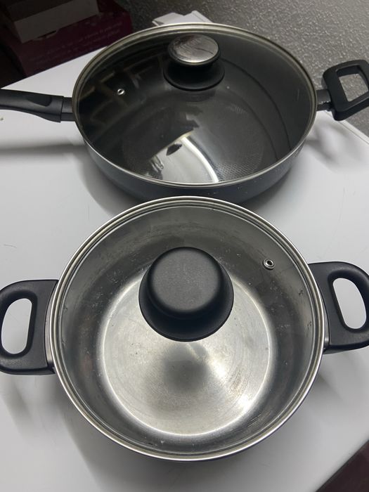 Um tacho e uma frigideira