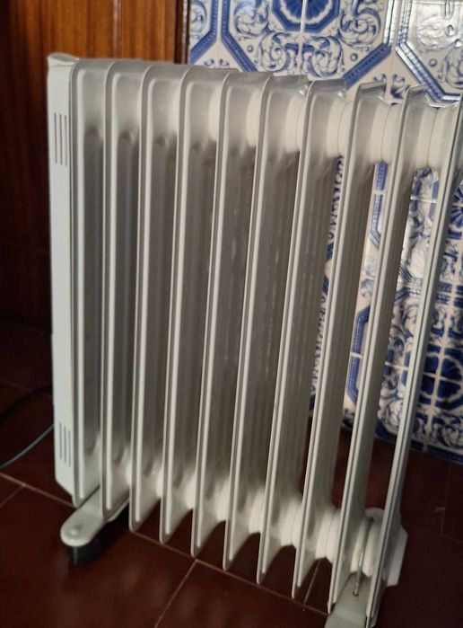 Aquecedor eléctrico a óleo, marca Samar