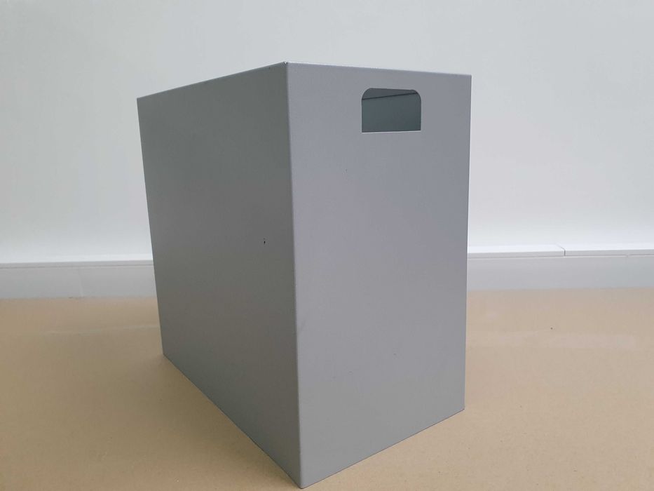 Caixote de lixo em metal (30x30x18 cm)