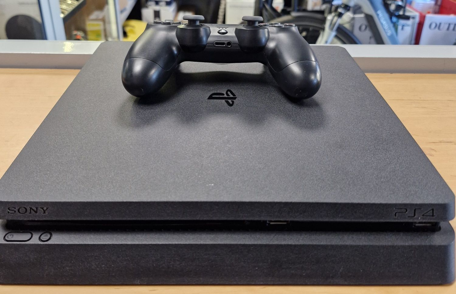 Konsola ps4 512GB +pad - Stan bdb