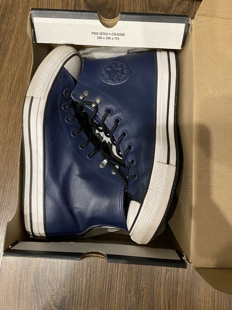 converse 41.5   .