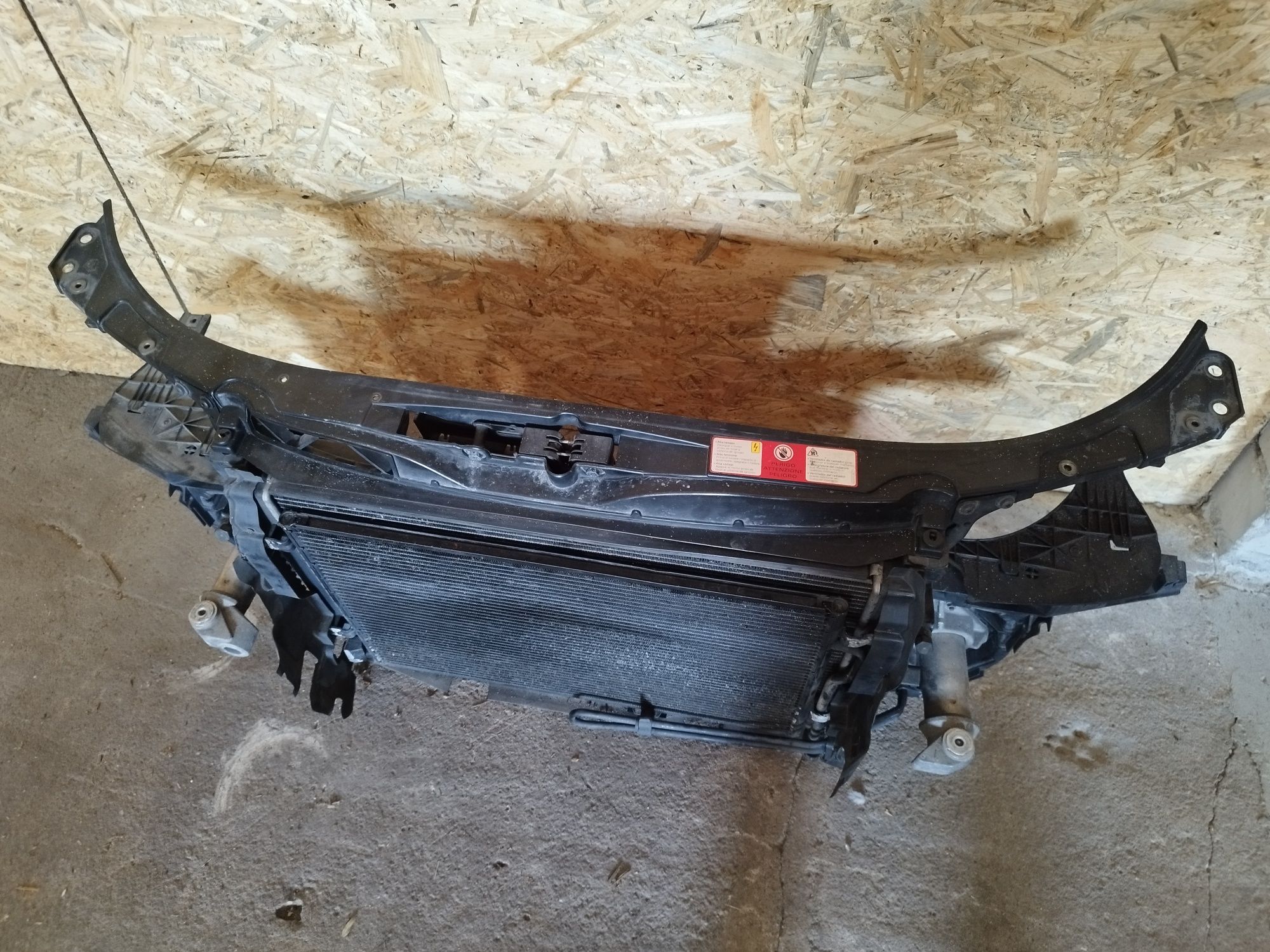 Pas przedni kompletny Audi a4 b6