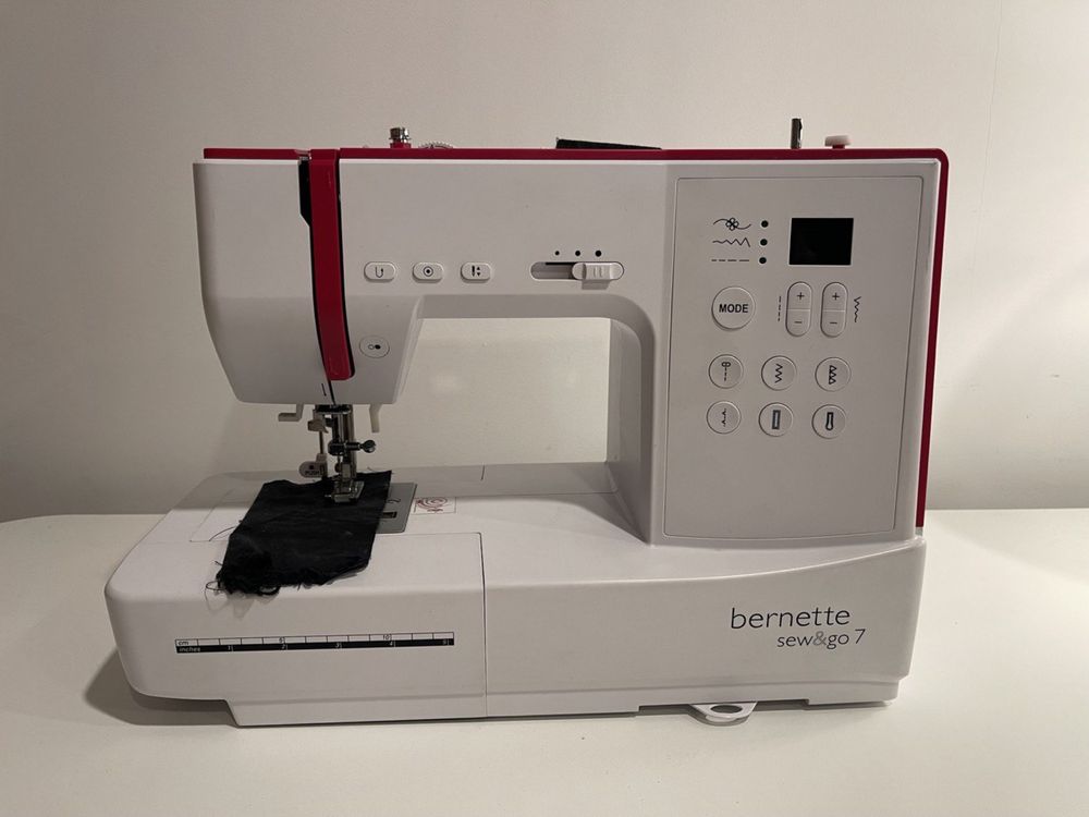 Maszyna dla szycia Bernette sew&go7