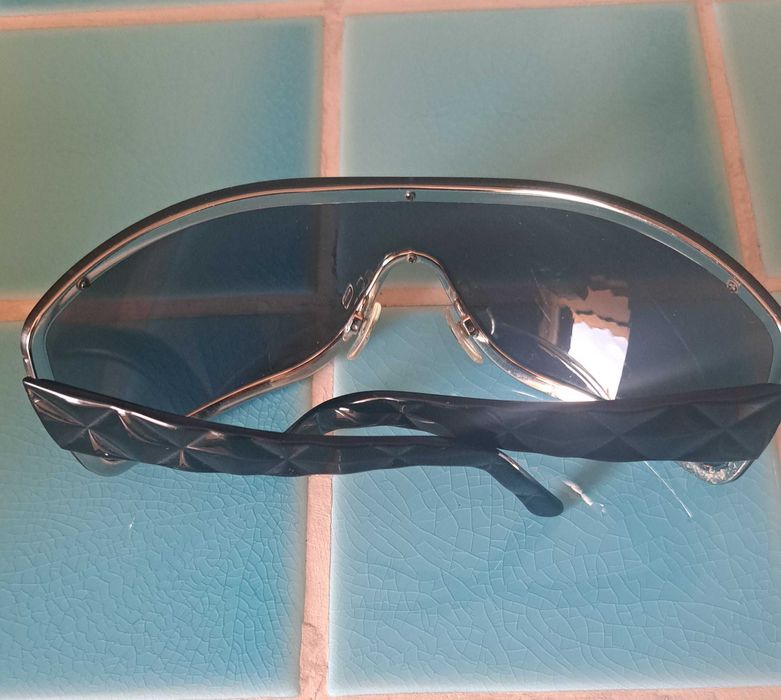 Óculos  de sol marca Chanel