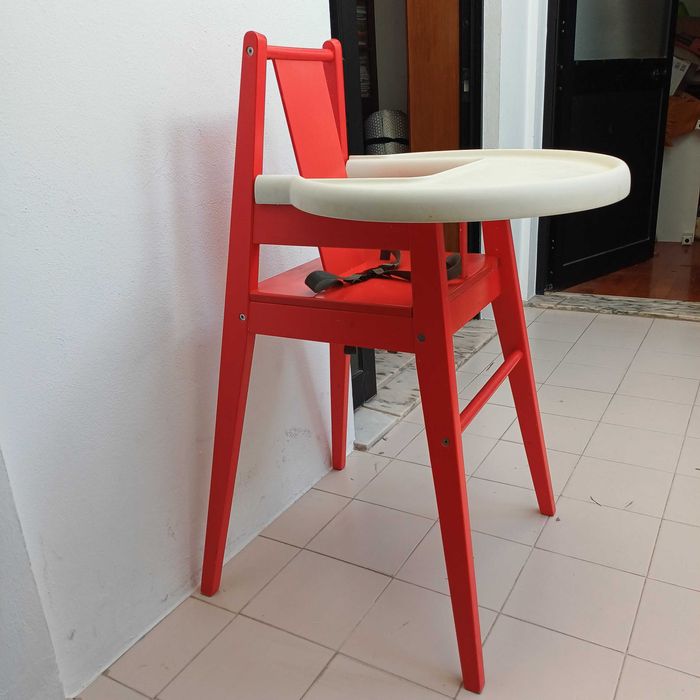 Cadeira de comer para bebé/criança. Linda!