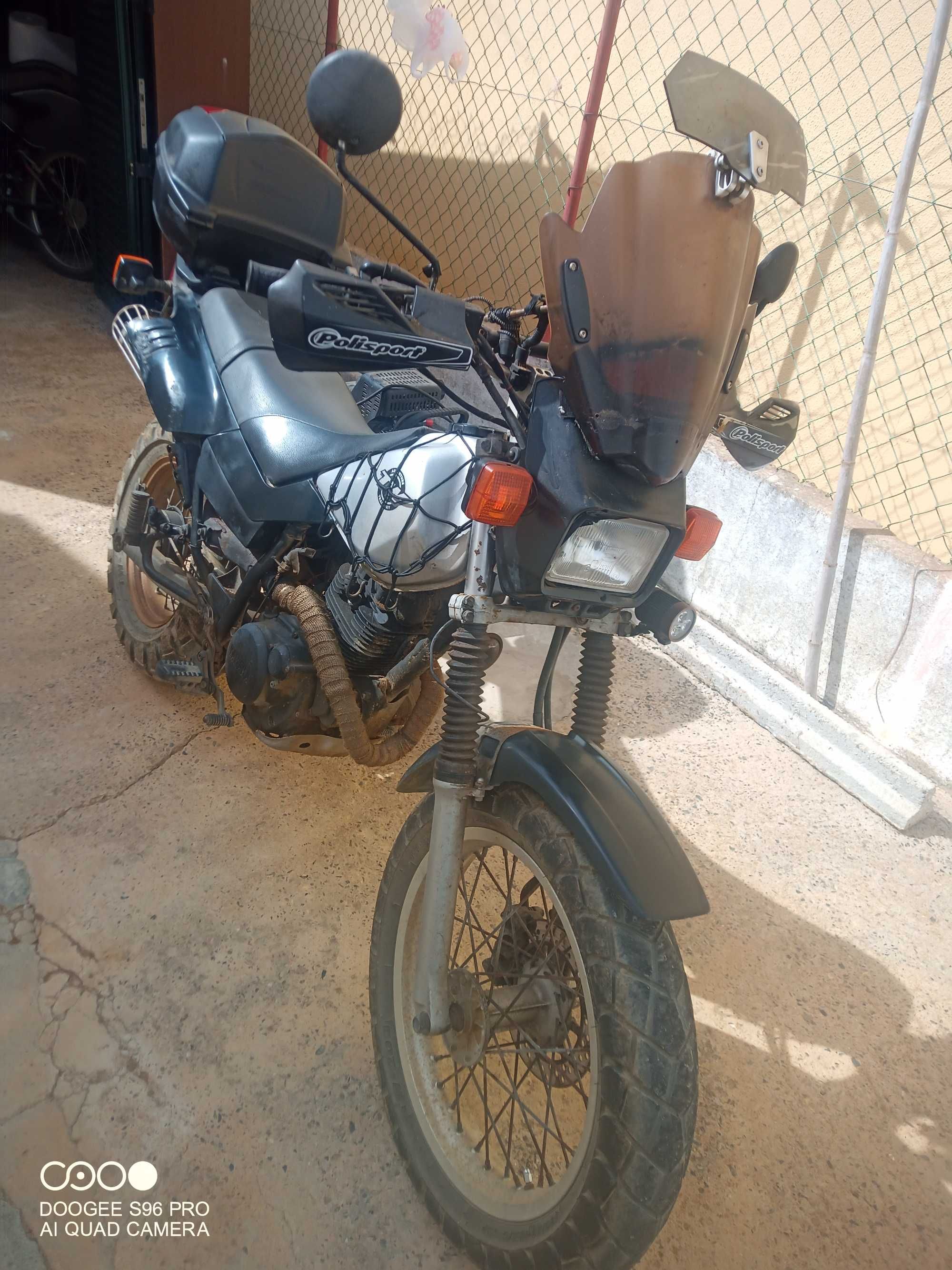 Não é para estar parada dentro da garagem meses a fio.