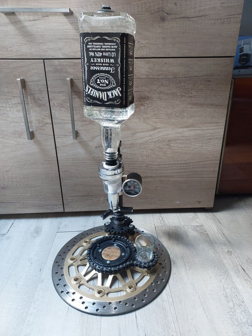 Nalewak do alkoholu. Dyspenser. Dozownik. Motor prezent