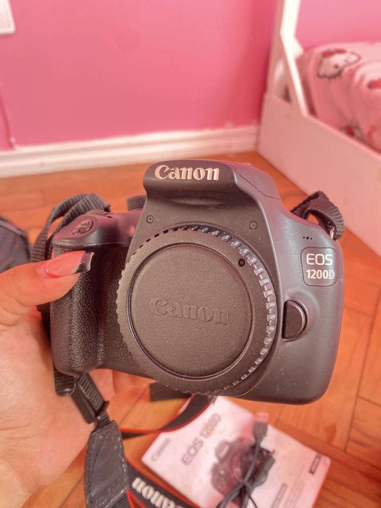 Máquina fotográfica Canon EOS 1200D