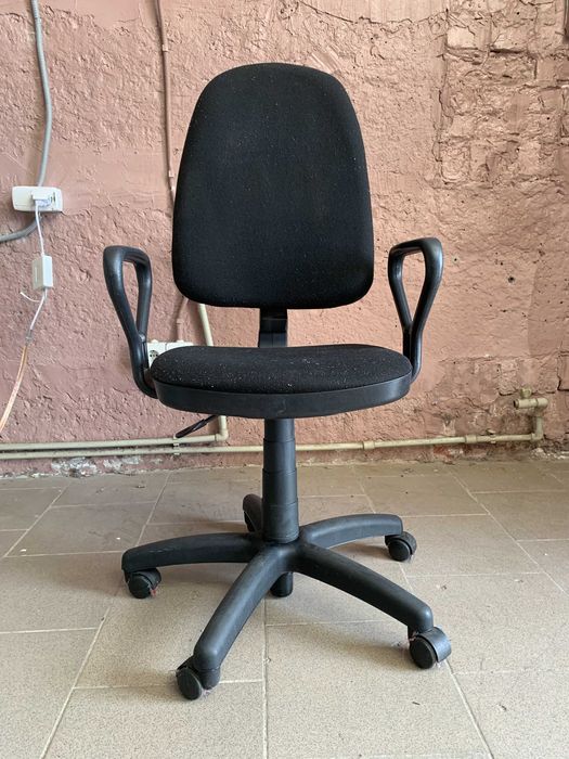 Кресло офисное черное