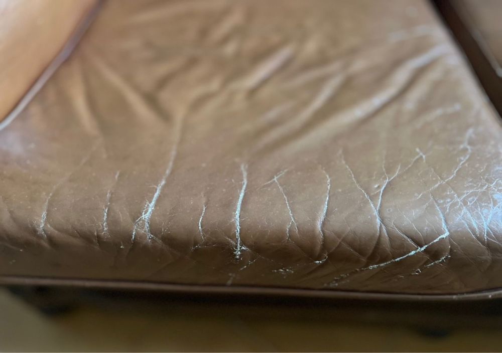 Sofa de 2 lugares em pele