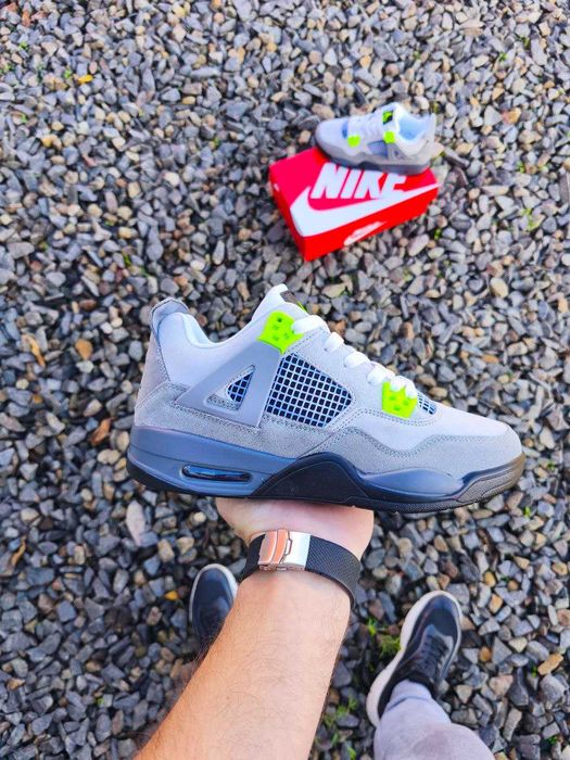 Чоловічі кросівки Nike Jordan 4 Retro демісезонні замша