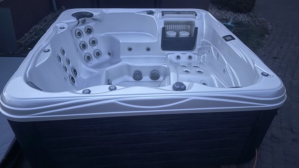 Jacuzzi / Spa Island spas balboa Grand Bahama – powystawowe, jak nowe!