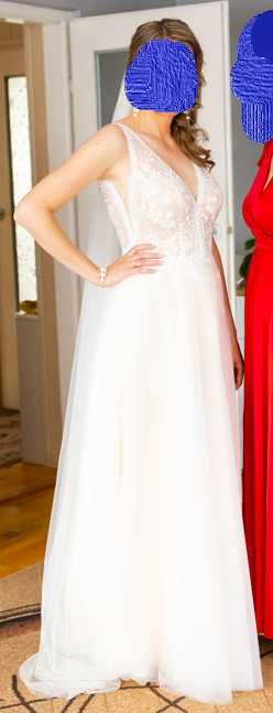 piękna, delikatna suknia ślubna 38