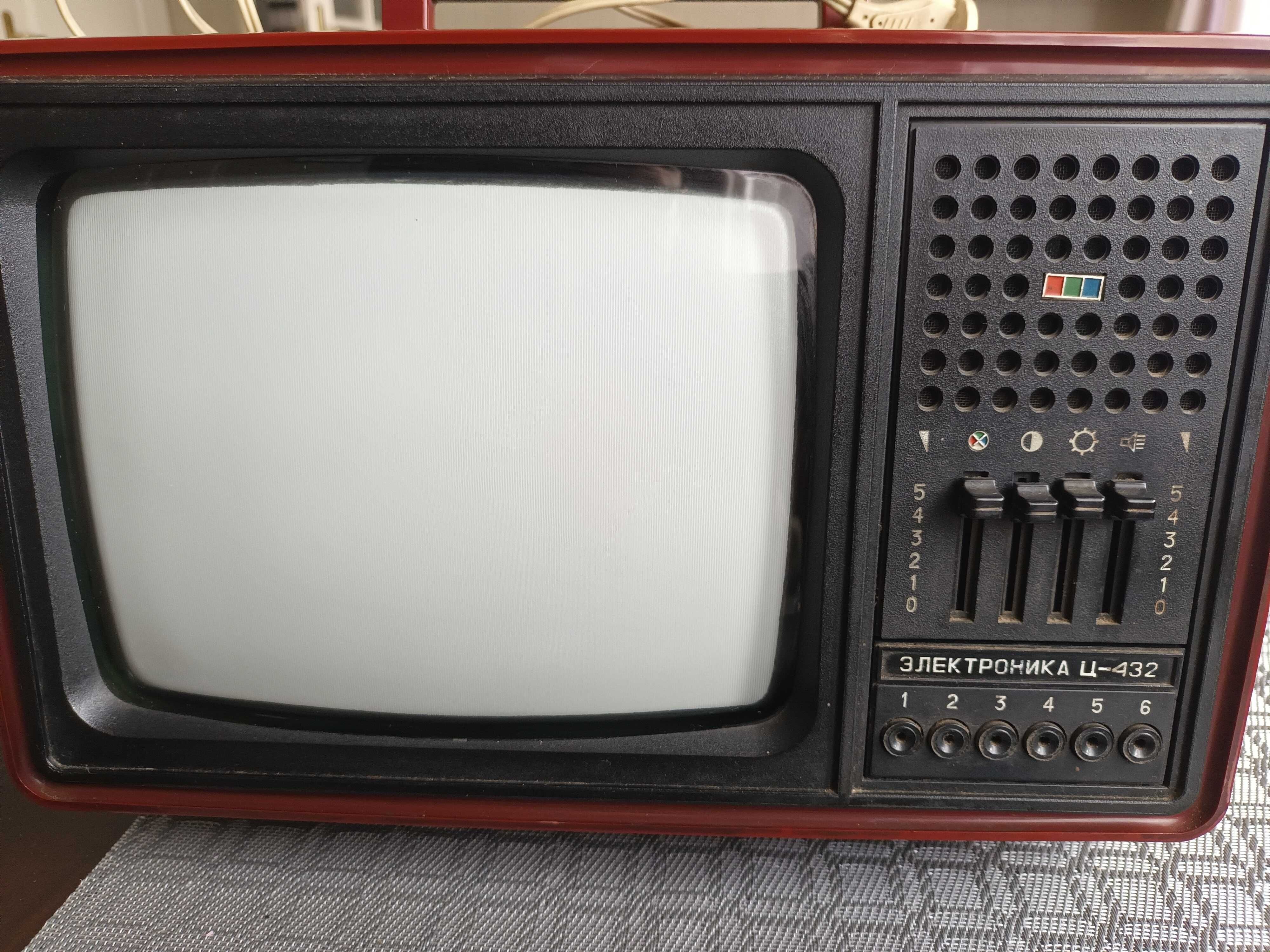 Telewizor Elektronika  C 432 lat 80 - Tanio