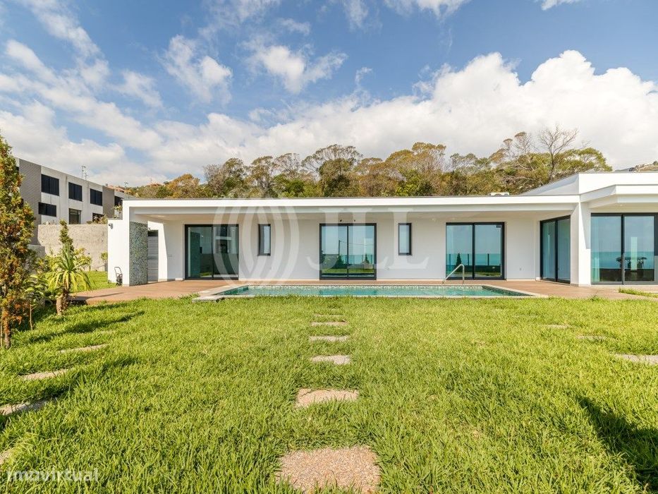 Moradia T3 com piscina e vista mar, em Machico, Madeira