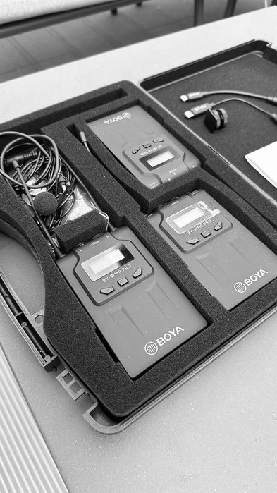 BOYA BY-WM8 Pro-K2 UHF (como novo) + adaptadores USB-C e Lightning