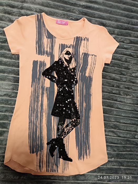 Продам футболки на рост 152 см