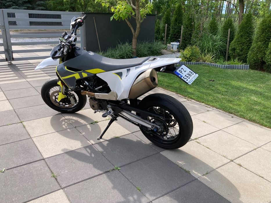 Husqvarna 701 supermoto