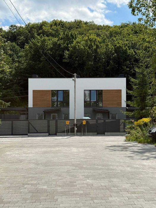 Продаж преміум котеджу вул. Голубця