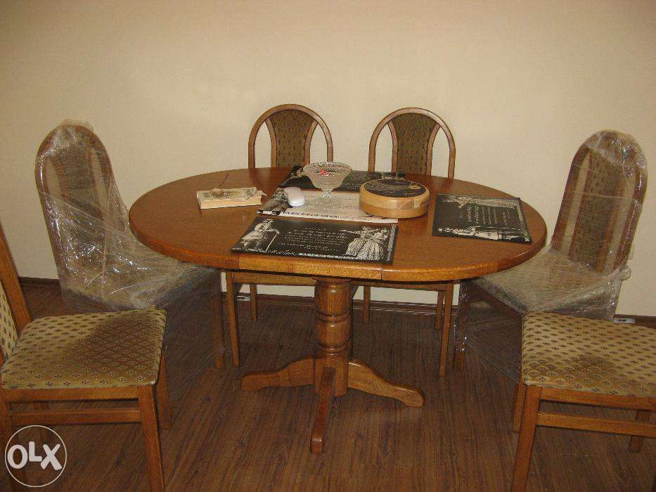 Комплект стол и стулья из натурального дуба.