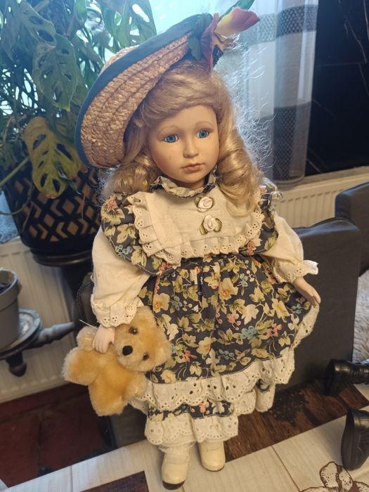 Lalka porcelanowa duża