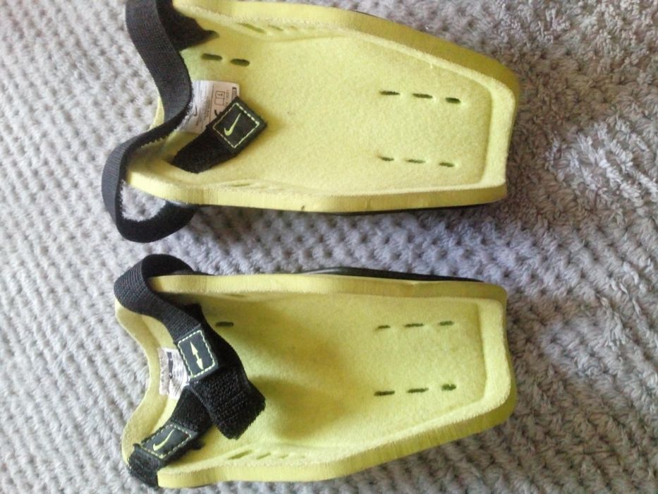 Ochraniacze piłkarskie Nike T 90. Rozmiar L