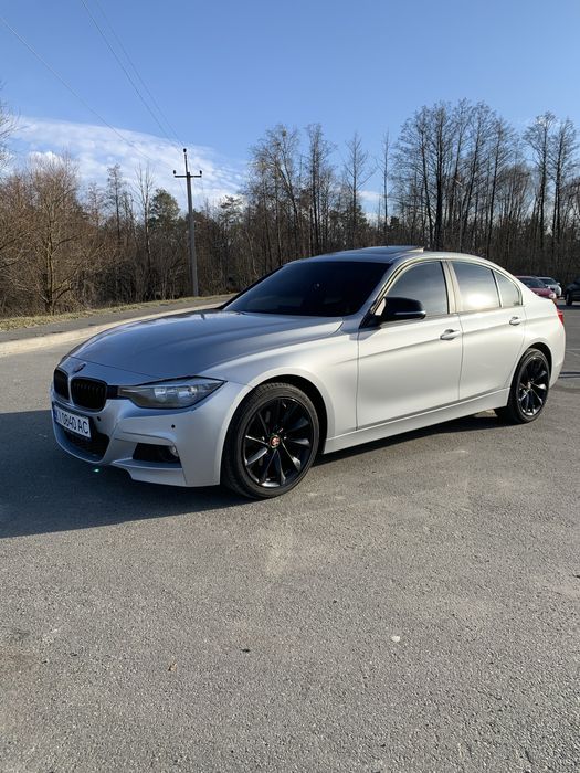Продаю BMW 320i 2016год