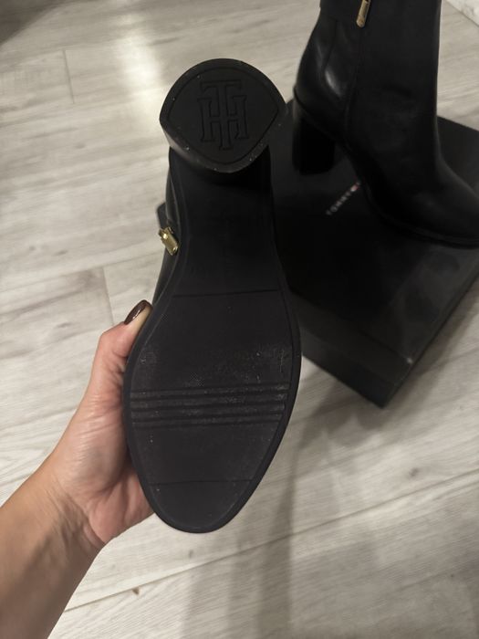 Czarne skórzane botki Tommy Hilfiger 37
