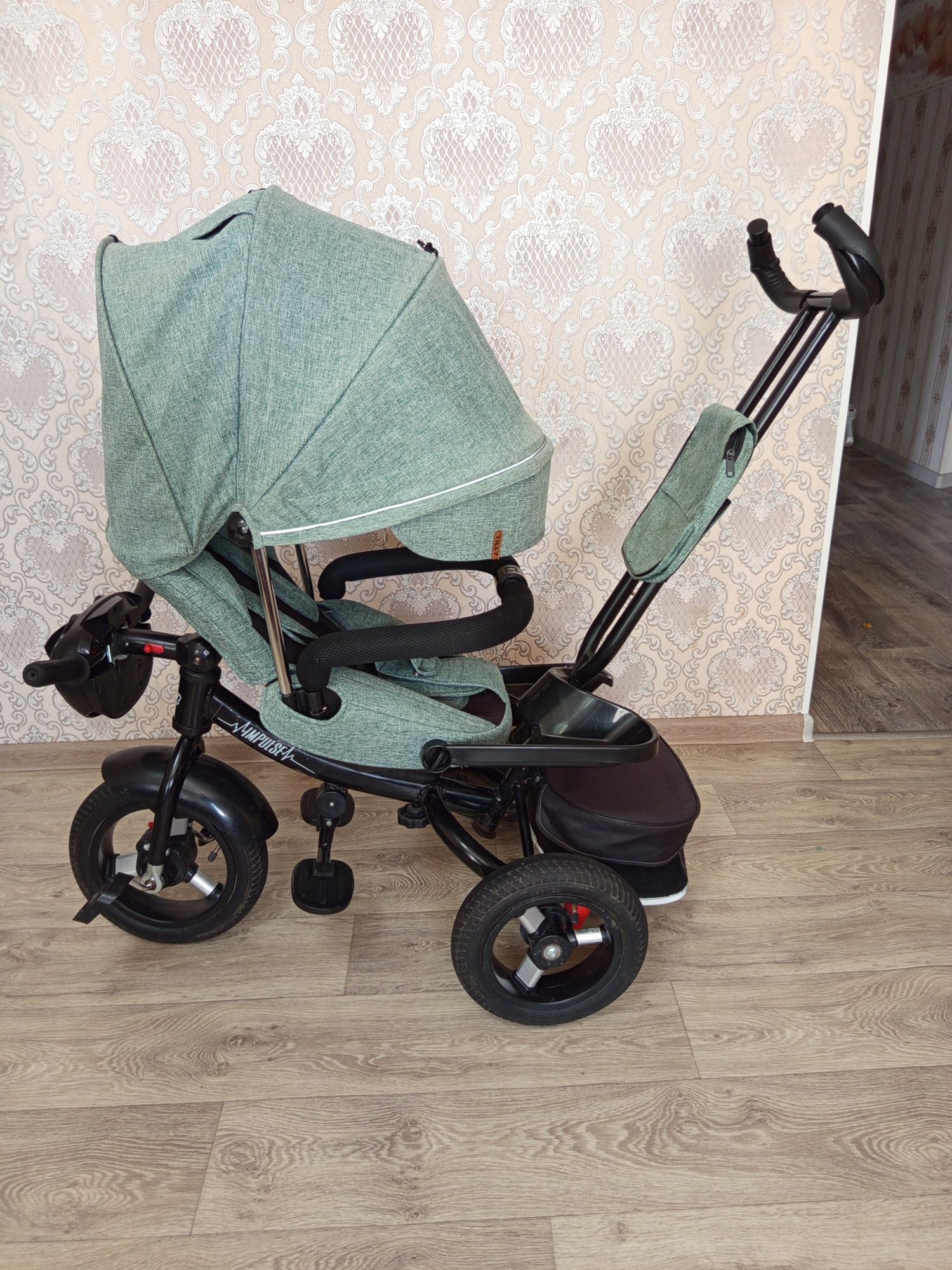 Велосипед з батьківською ручкою Tilly Impulse