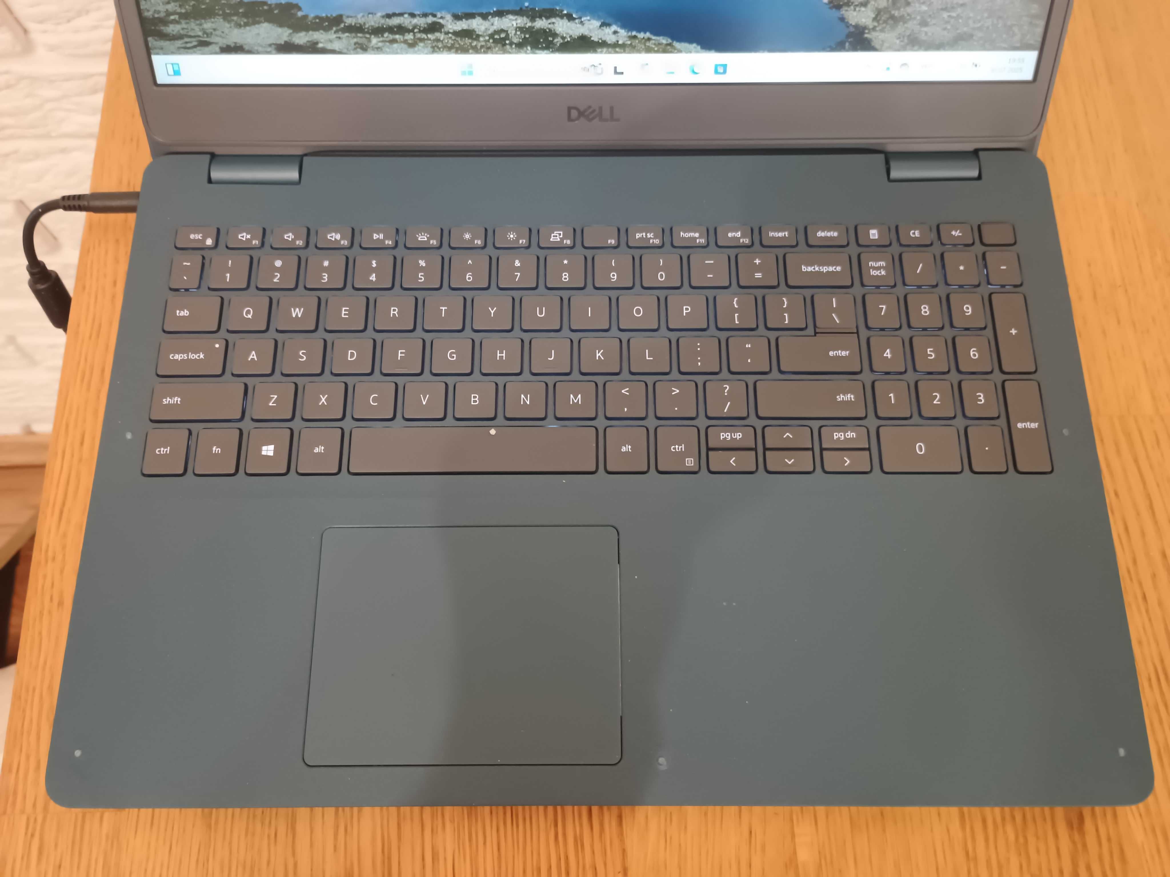 Dell Inspiron 3501 i3-1005g/16gb/256 SSD/Full HD