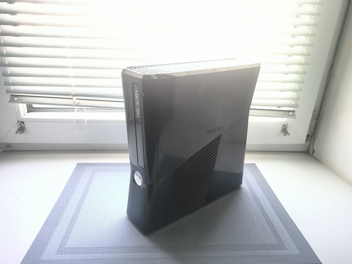 Продам Xbox 360 slim