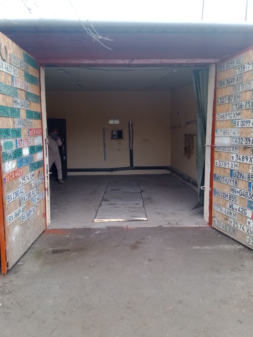 Продам 2 сумісних гаражі