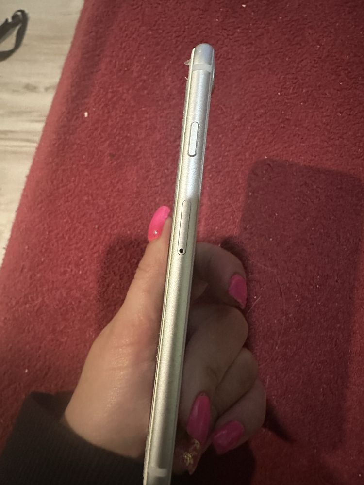 Iphone sliver  8 64gb